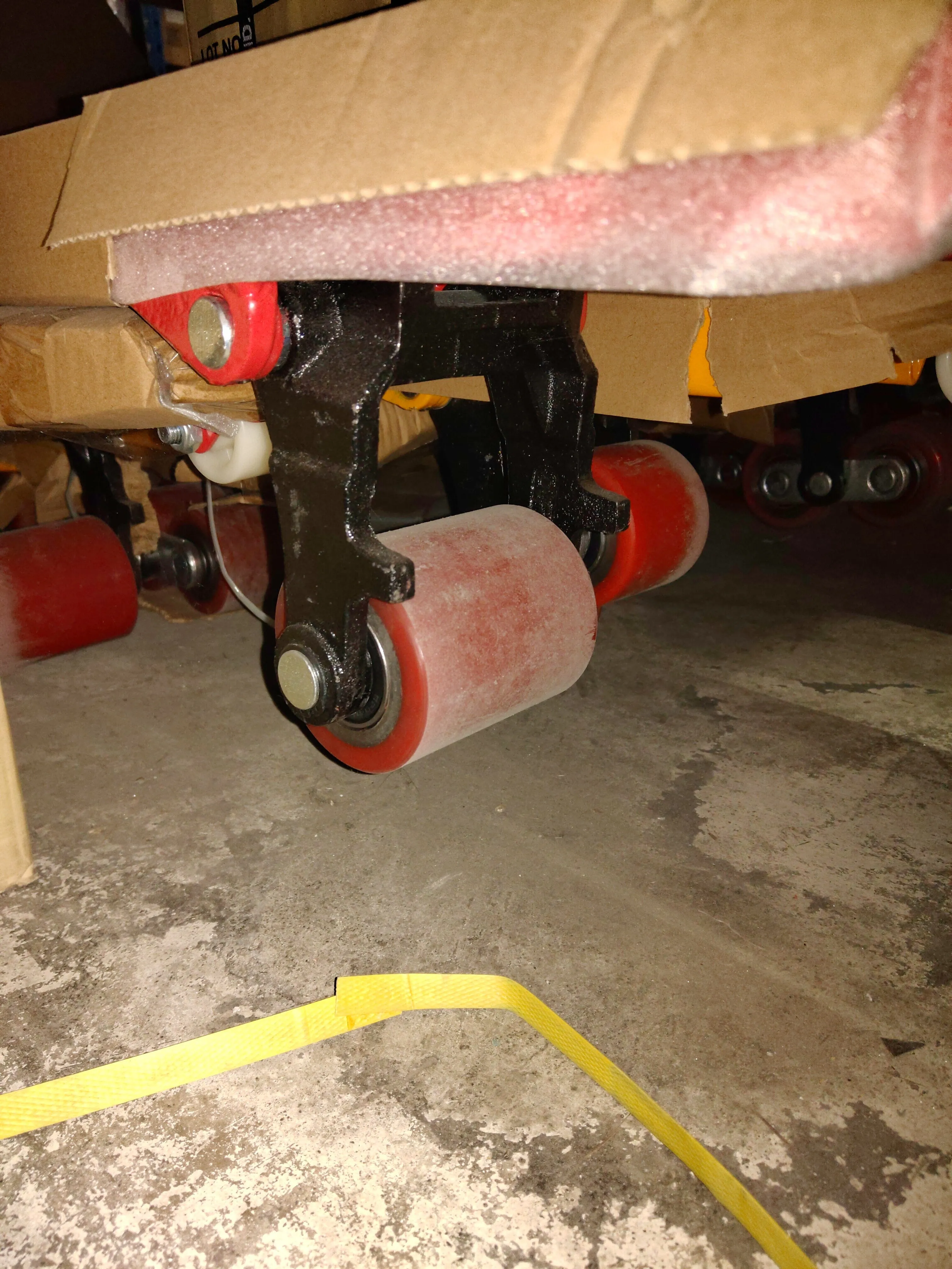 Aiko 3 Ton Pallet Truck 685*1200*85mm Single Pu | Model : PT-CBY3P-685